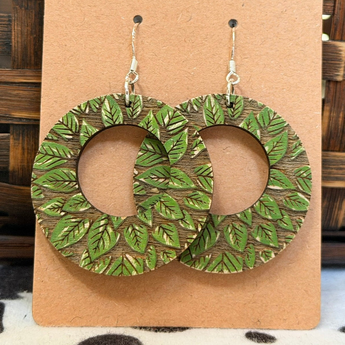 Engraved leaves